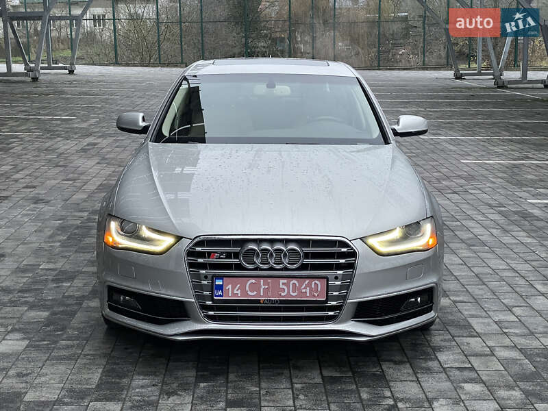 Седан Audi A4 2013 в Львове