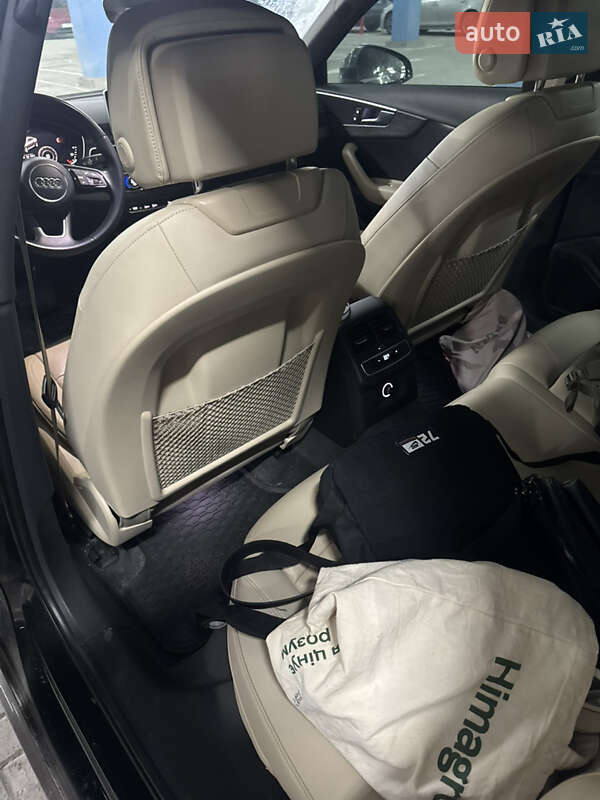Седан Audi A4 2016 в Киеве
