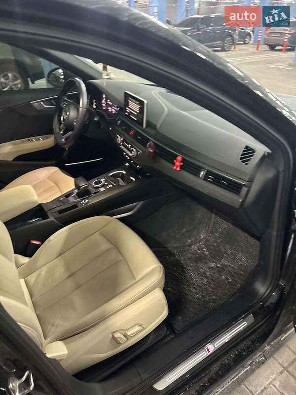 Седан Audi A4 2016 в Киеве