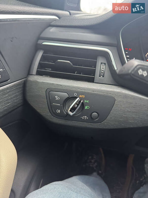 Седан Audi A4 2016 в Киеве