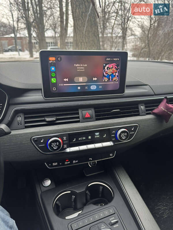 Седан Audi A4 2016 в Киеве