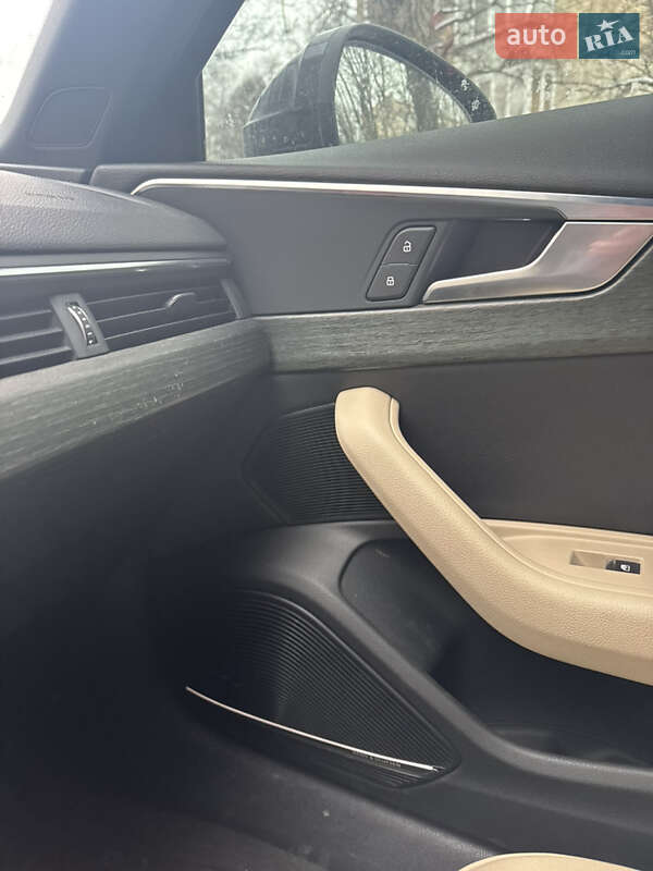 Седан Audi A4 2016 в Киеве