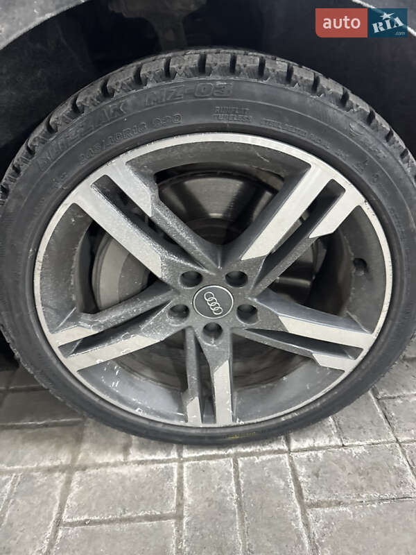 Седан Audi A4 2016 в Киеве