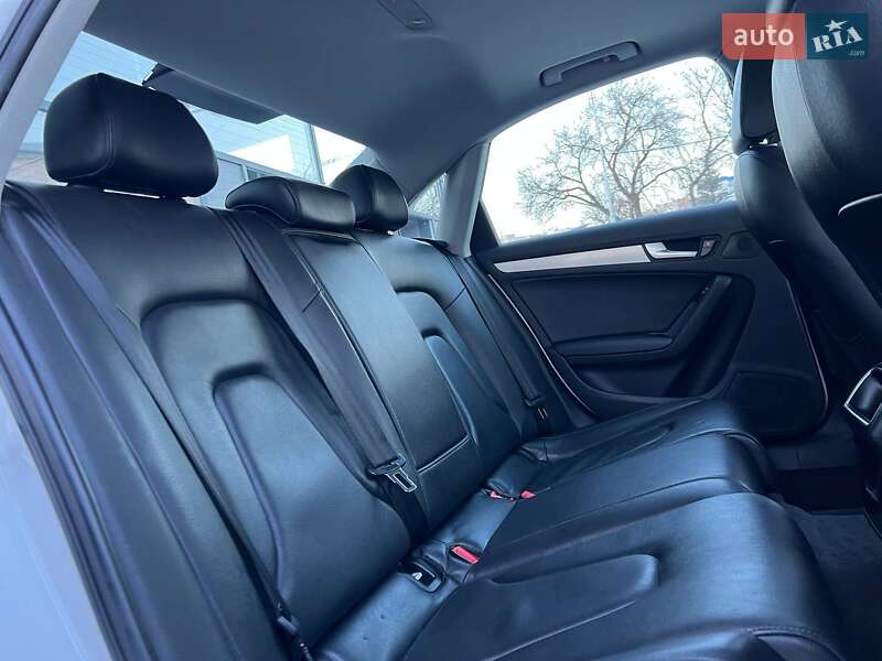 Седан Audi A4 2014 в Івано-Франківську