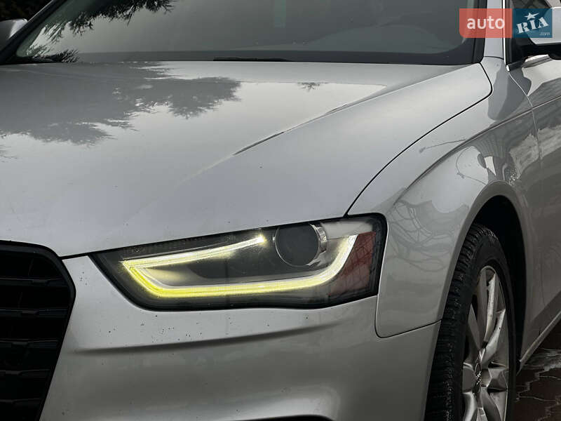 Седан Audi A4 2013 в Львове