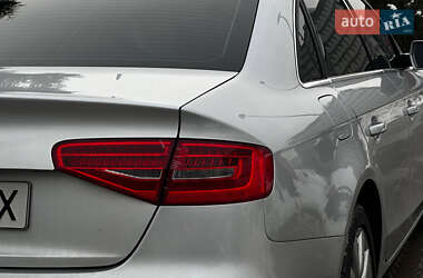 Седан Audi A4 2013 в Львове