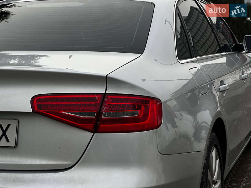 Седан Audi A4 2013 в Львове