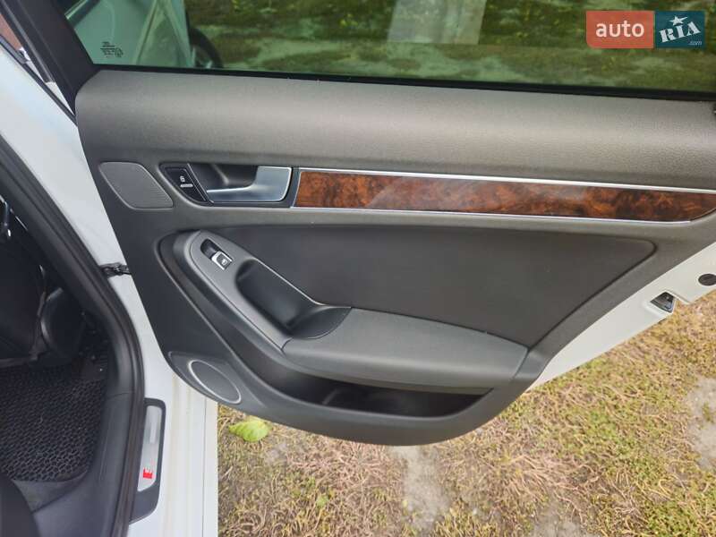 Седан Audi A4 2014 в Днепре
