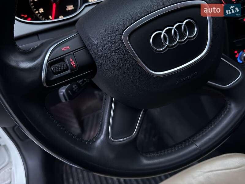 Седан Audi A4 2014 в Львові