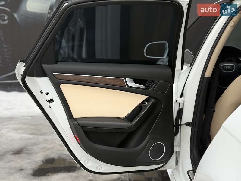 Седан Audi A4 2014 в Львові