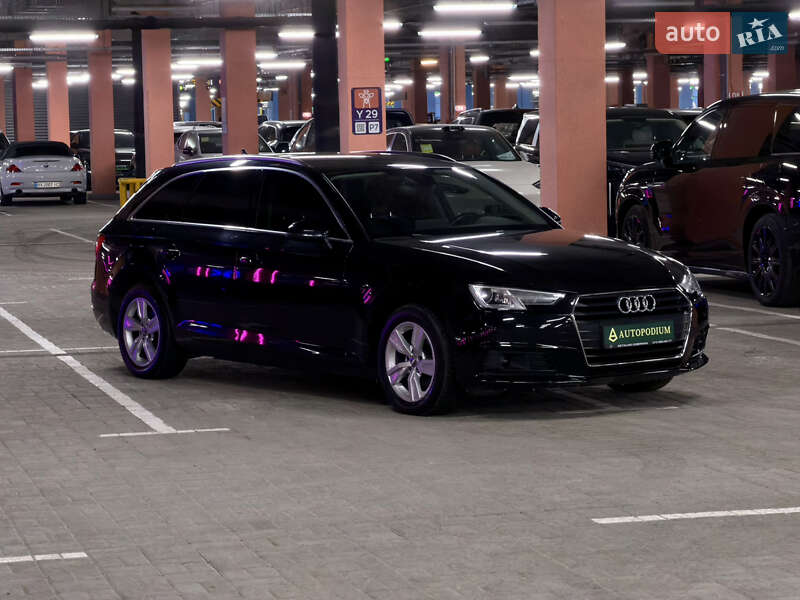 Универсал Audi A4 2017 в Киеве
