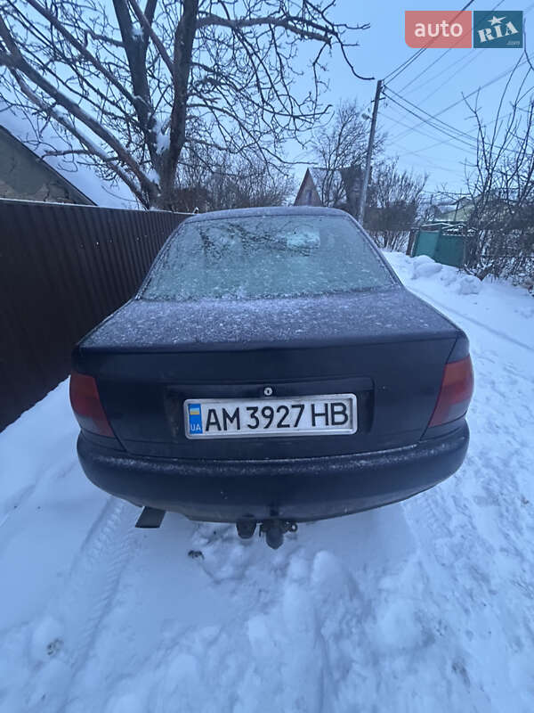 Седан Audi A4 1995 в Бердичеві