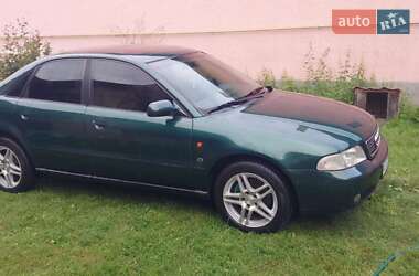 Седан Audi A4 1994 в Ужгороді
