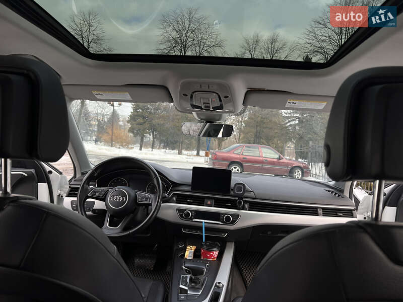 Седан Audi A4 2017 в Долині