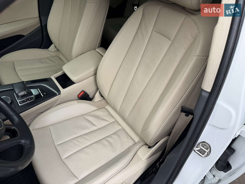 Седан Audi A4 2018 в Хмельницькому