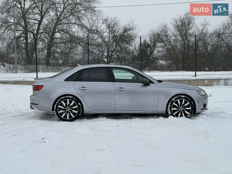Седан Audi A4 2017 в Киеве