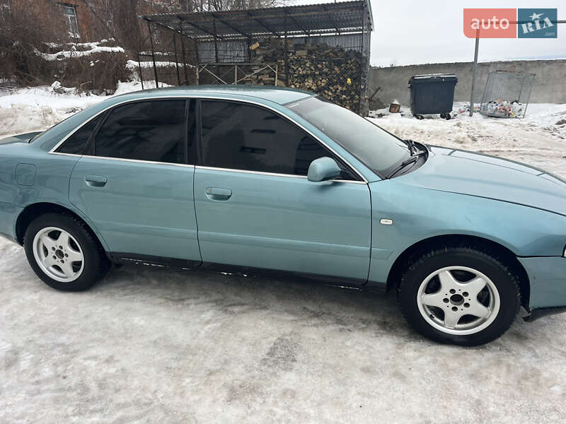 Седан Audi A4 1999 в Чорткове