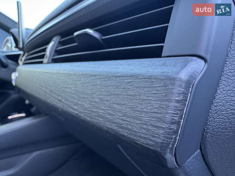 Седан Audi A4 2019 в Киеве