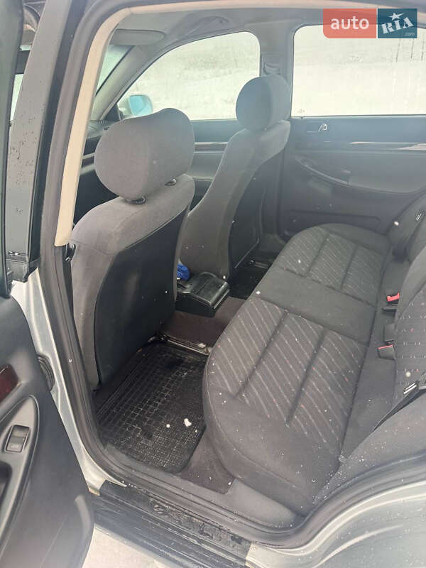 Седан Audi A4 1997 в Чернівцях