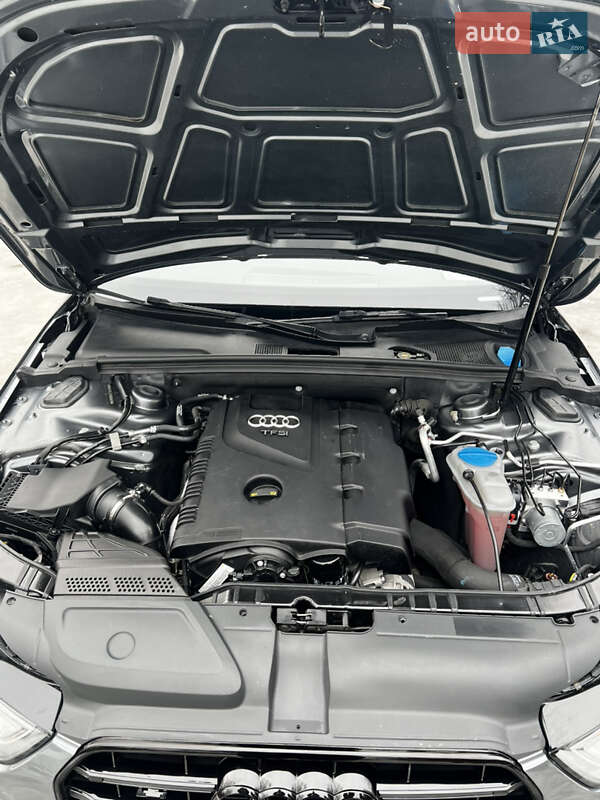 Седан Audi A4 2014 в Самборі