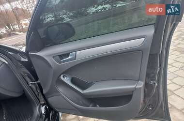 Седан Audi A4 2013 в Воловце