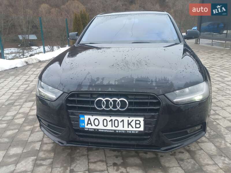 Седан Audi A4 2013 в Воловце