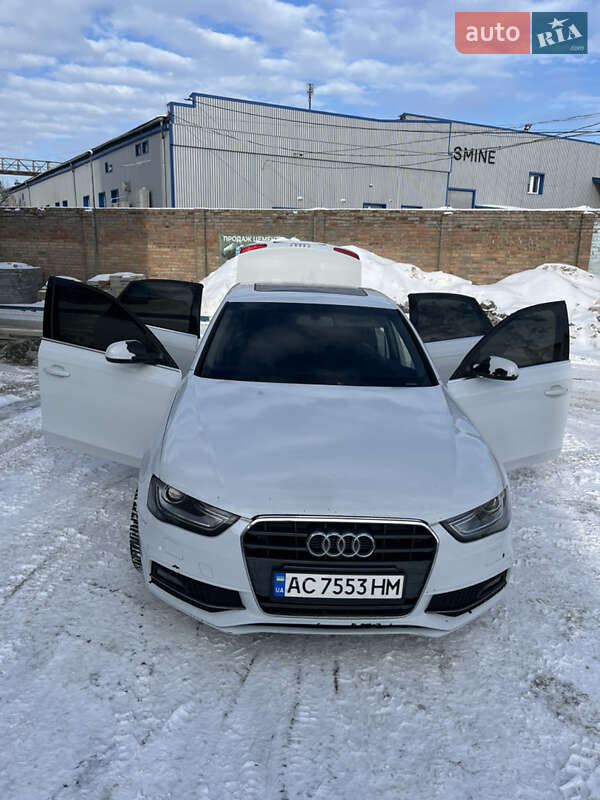 Седан Audi A4 2013 в Луцке