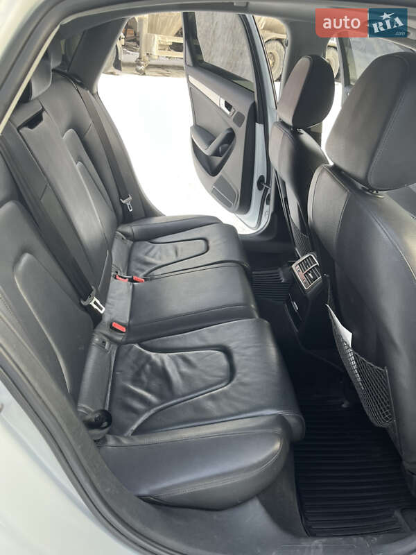 Седан Audi A4 2013 в Луцке