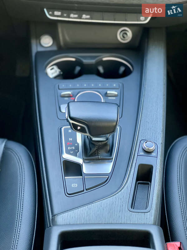 Седан Audi A4 2016 в Киеве