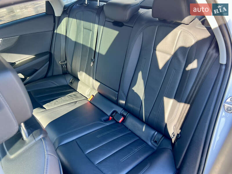 Седан Audi A4 2016 в Киеве