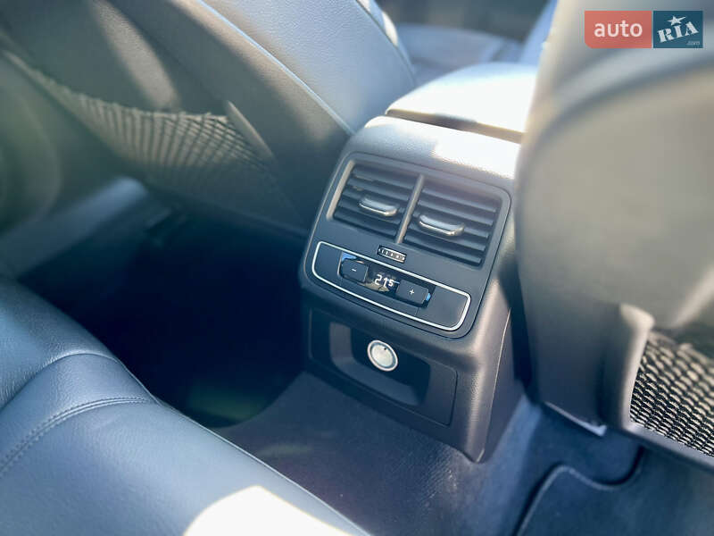 Седан Audi A4 2016 в Киеве