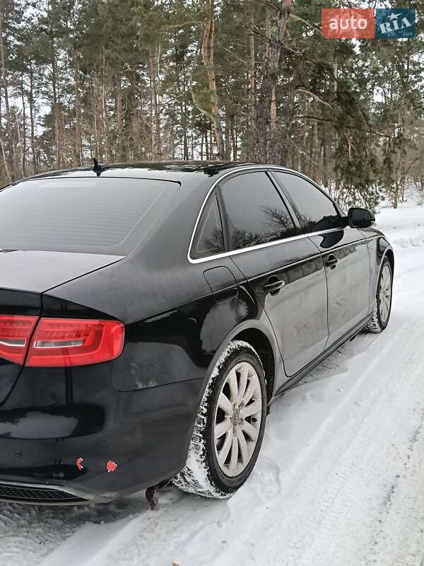 Седан Audi A4 2015 в Острозі