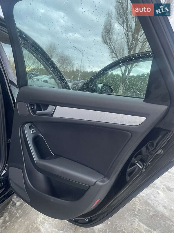 Седан Audi A4 2013 в Новояворівську