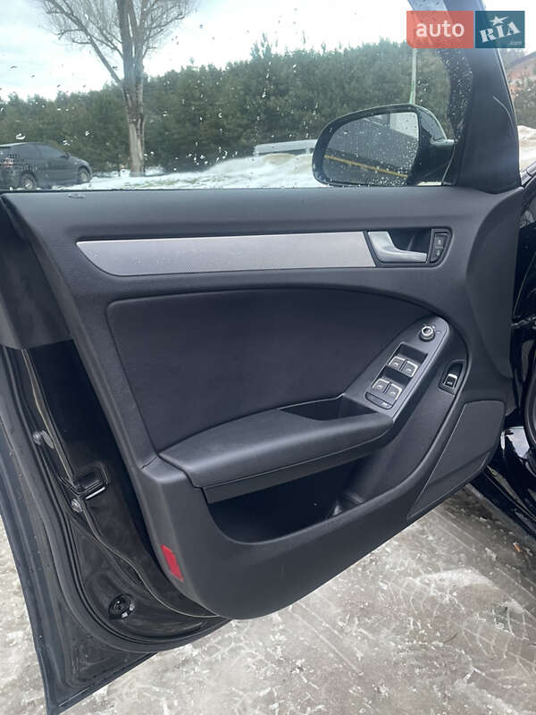 Седан Audi A4 2013 в Новояворівську