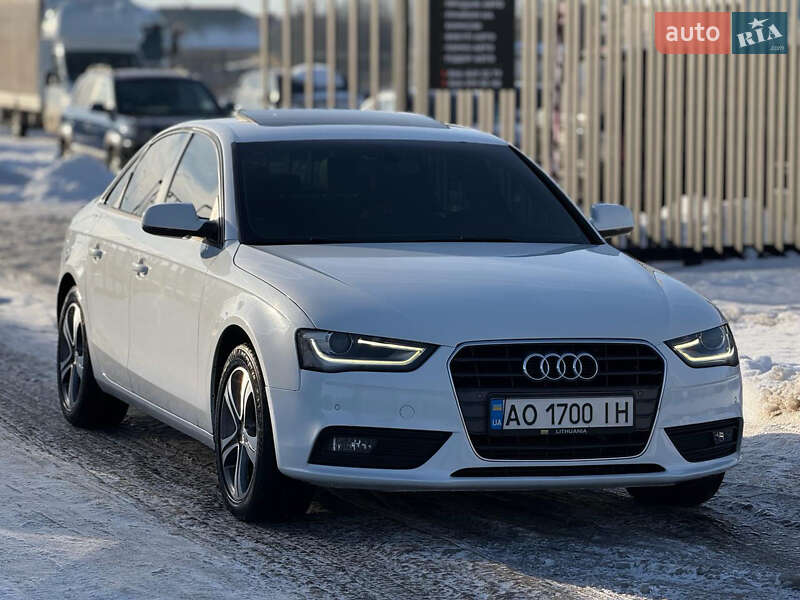 Седан Audi A4 2011 в Ужгороді