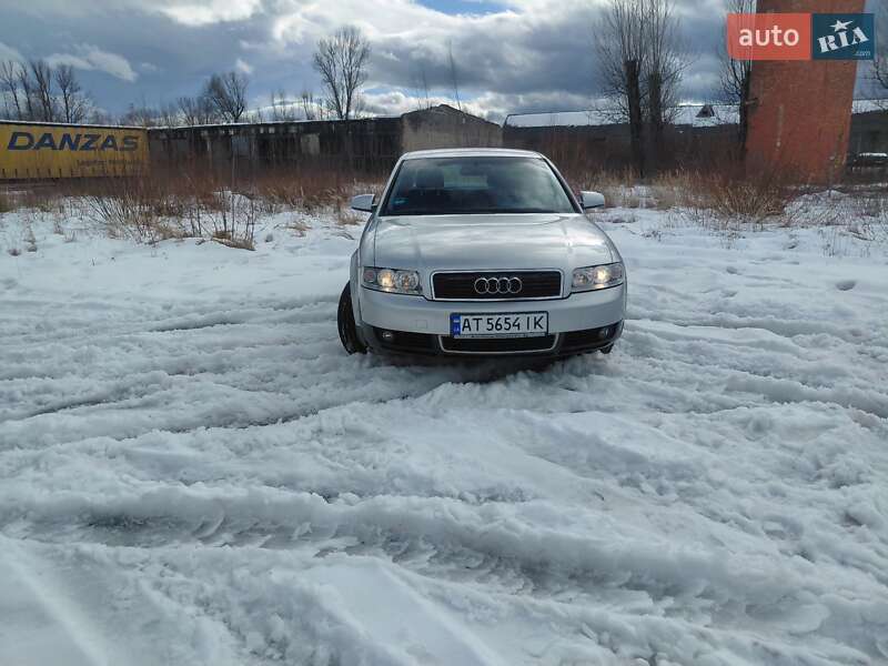 Седан Audi A4 2003 в Надворной