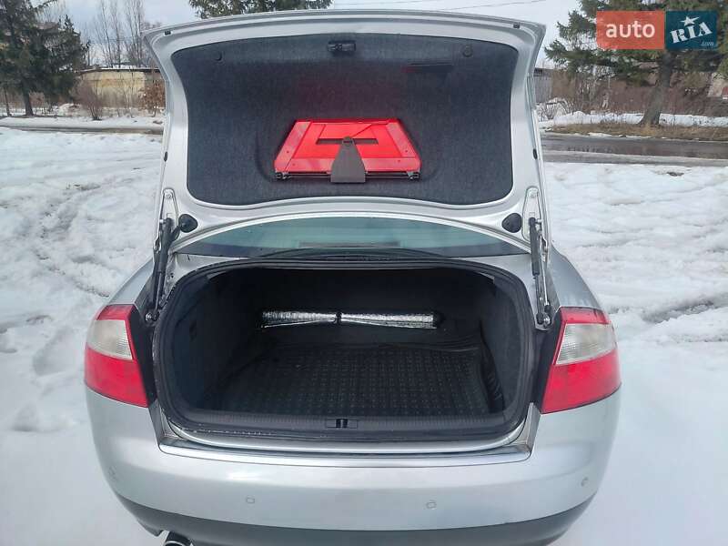 Седан Audi A4 2003 в Надворной