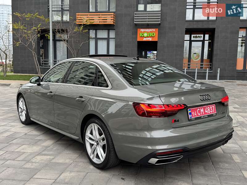 Седан Audi A4 2022 в Киеве