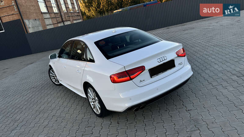 Седан Audi A4 2014 в Нововолинську