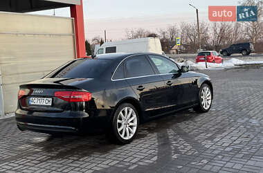 Седан Audi A4 2012 в Нововолынске