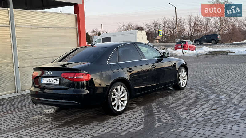 Седан Audi A4 2012 в Нововолынске
