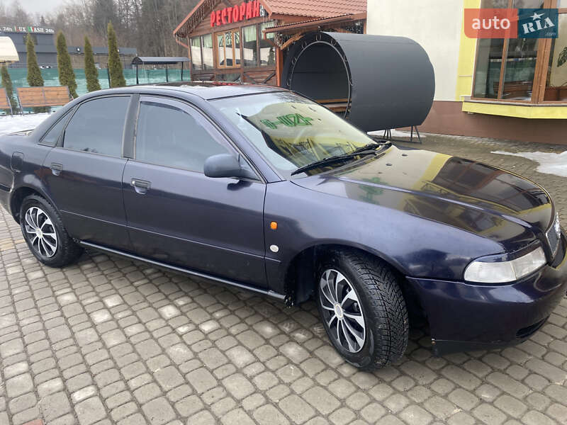 Седан Audi A4 1995 в Трускавці