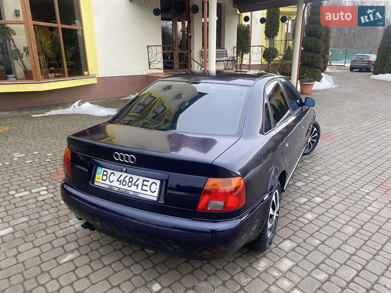Седан Audi A4 1995 в Трускавці