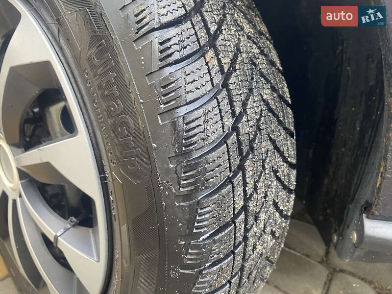 Седан Audi A4 1995 в Трускавці