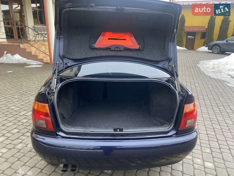 Седан Audi A4 1995 в Трускавці
