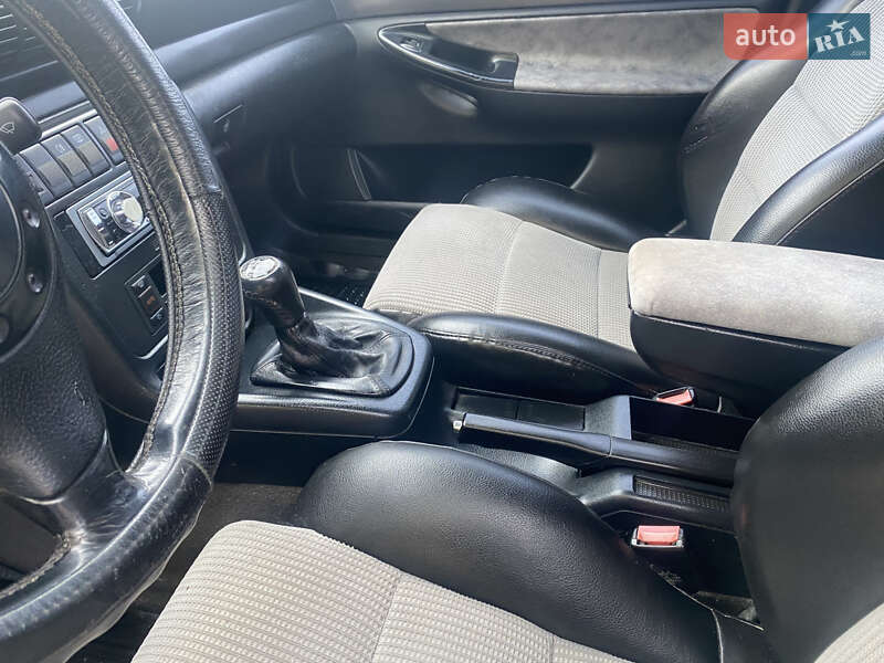 Седан Audi A4 1995 в Трускавці