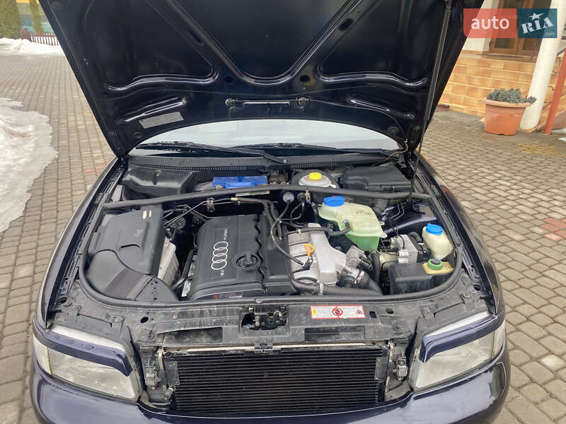 Седан Audi A4 1995 в Трускавці