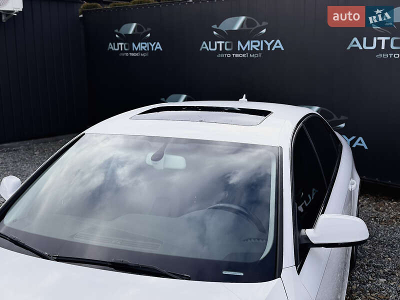 Седан Audi A4 2016 в Самборі