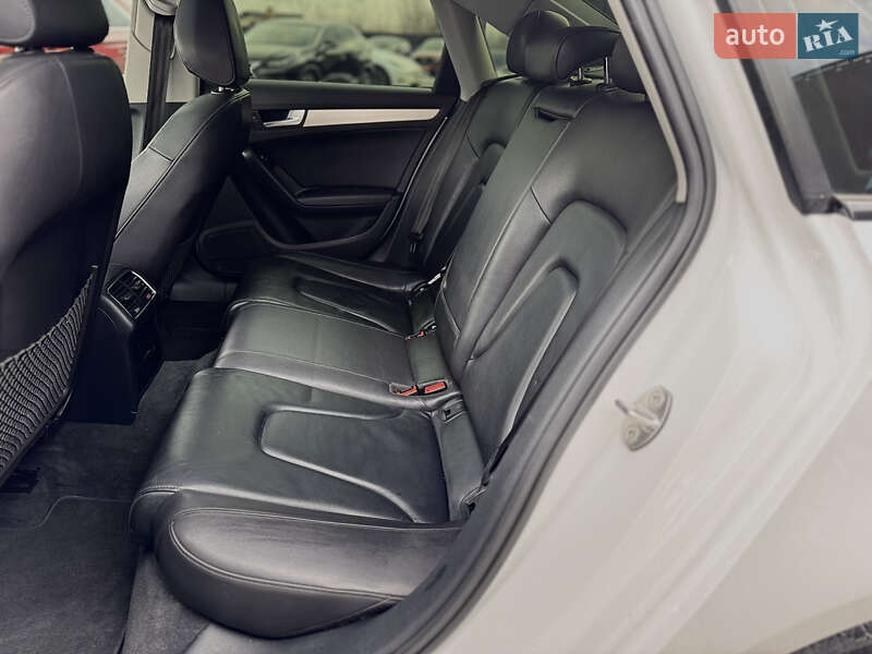 Седан Audi A4 2016 в Самборі