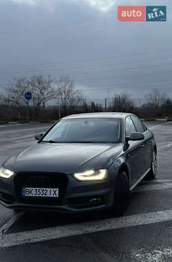 Седан Audi A4 2014 в Ровно